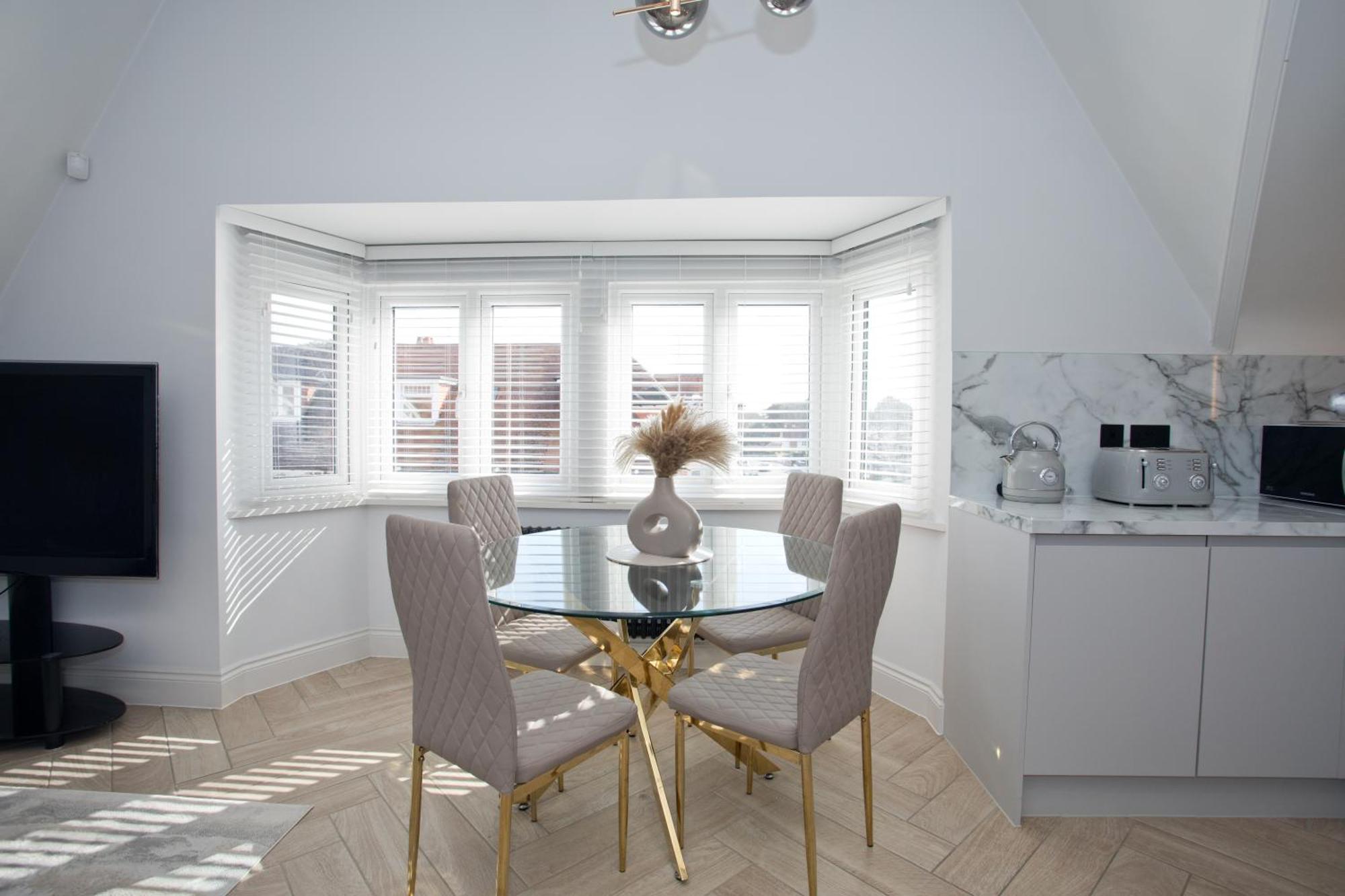 Ultra Stylish Apt Set In An Affluent Location Poole Luaran gambar