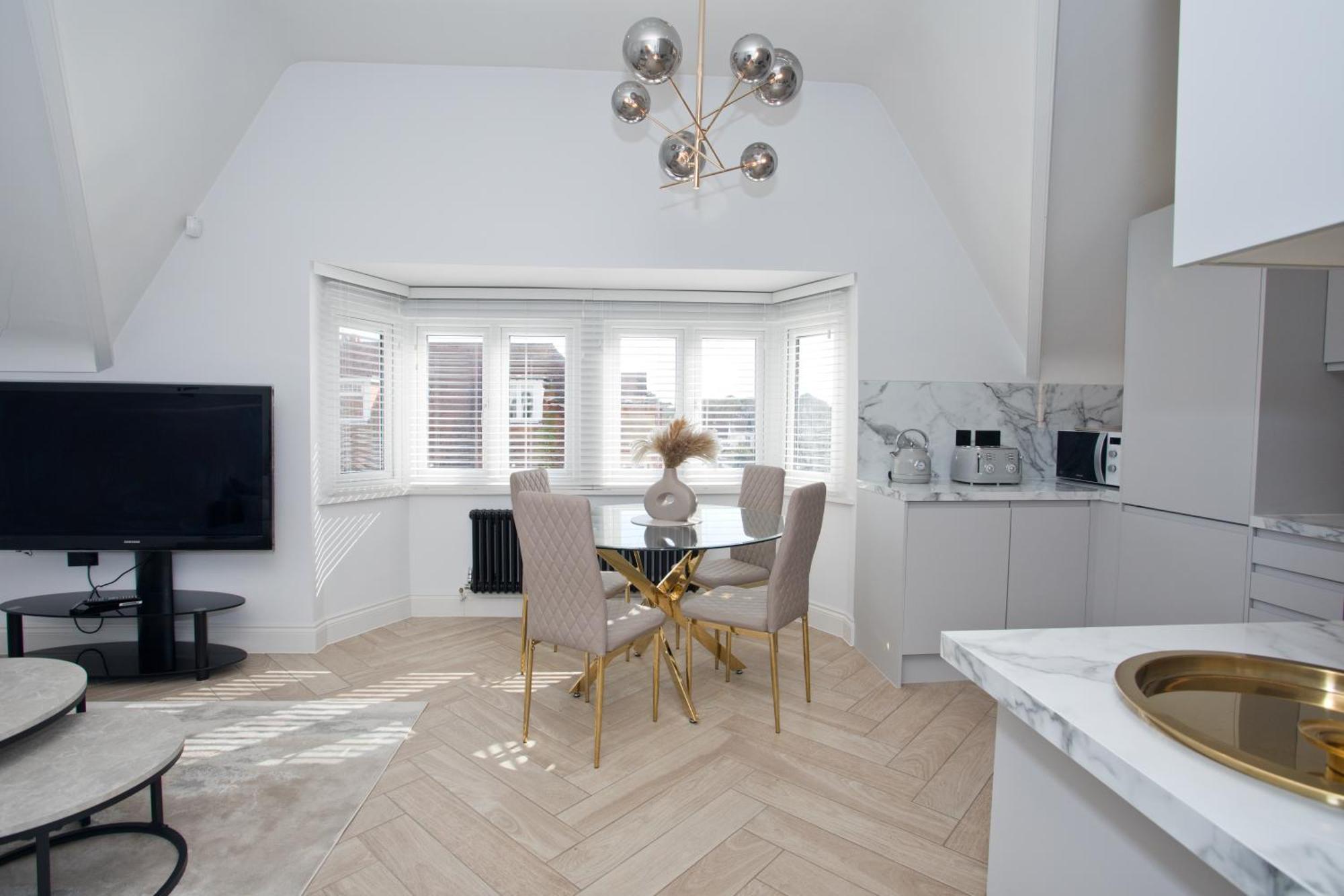 Ultra Stylish Apt Set In An Affluent Location Poole Luaran gambar