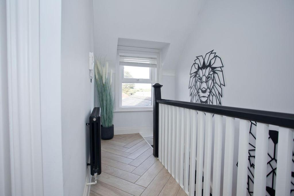 Ultra Stylish Apt Set In An Affluent Location Poole Luaran gambar