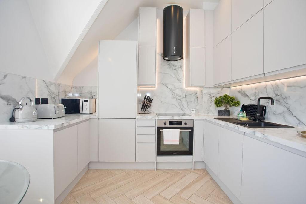 Ultra Stylish Apt Set In An Affluent Location Poole Luaran gambar