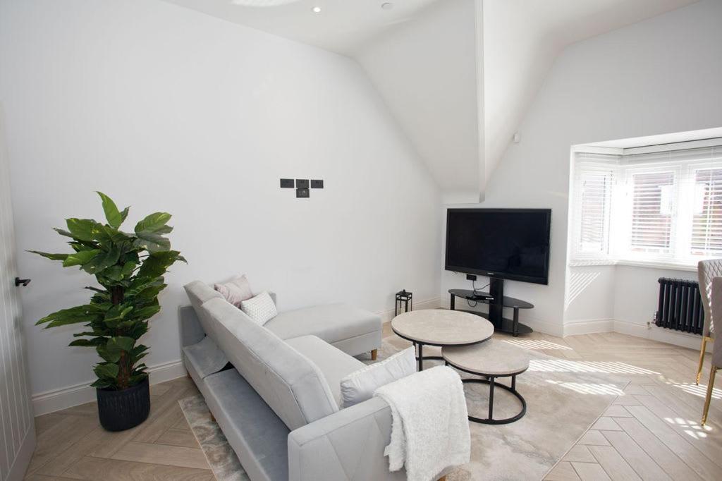 Ultra Stylish Apt Set In An Affluent Location Poole Luaran gambar
