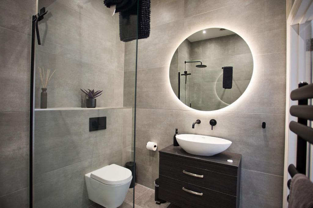 Ultra Stylish Apt Set In An Affluent Location Poole Luaran gambar