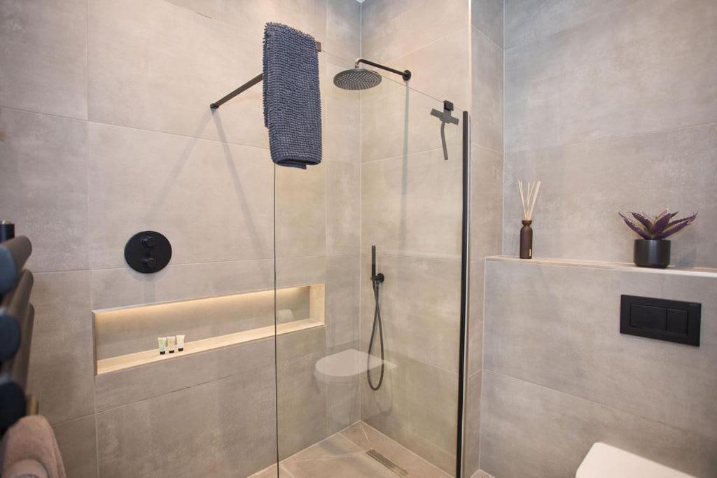 Ultra Stylish Apt Set In An Affluent Location Poole Luaran gambar